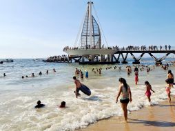 Las vacaciones están aquí y si decidiste hacer algún cambio en tu cabellera antes de viajar a la playa, te decimos qué tintes corren peligro en el mar y cómo protegerlos. EL INFORMADOR / O. Álvarez