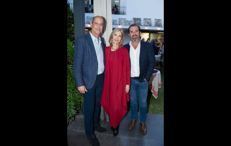 Antonio Salame, Jany Gómez y José Manuel Gómez. GENTE BIEN JALISCO/ Servando Gómez