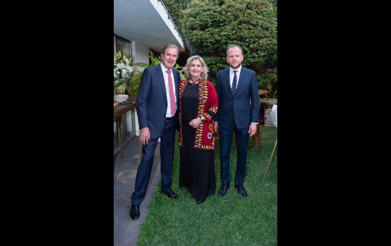 Jorge Van Hoorde, María Isabel Gómez Castellanos y Tomasz Mysliwiec. GENTE BIEN JALISCO/ Servando Gómez