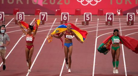 Yulimar Rojas no podrá defender su título olímpico en salto triple. AP/C. Riedel