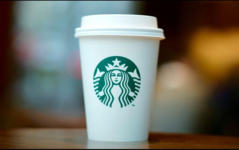 Starbucks regalará vasos reutilizables a los clientes que adquieran alguna bebida. Unsplash.