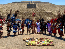 Y después de las 16: 00 horas, en la zona oriente del Valle de México se nubló y llovió por unos instantes. SUN