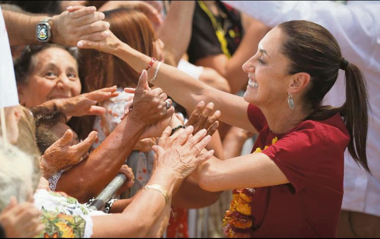 Claudia Sheinbaum, candidata presidencial por la coalición “Sigamos Haciendo Historia”, encabezó ayer un encuentro con mujeres rurales en el estadio de Beisbol de Ticul, Yucatán. EL UNIVERSAL