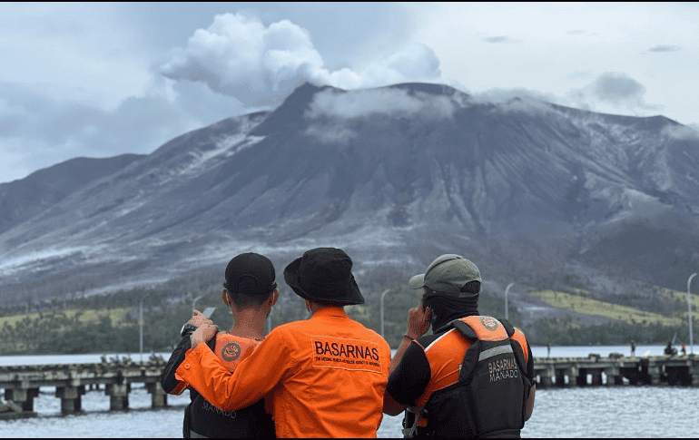 Las autoridades buscan prevenir un escenario similar al provocado por la erupción del volcán Anak Krakatoa, ocurrido el 22 de diciembre de 2018, que dejó al menos 426 fallecidos. EFE / ESPECIAL / BASARNAS