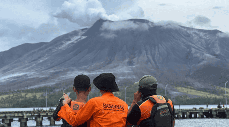 Las autoridades buscan prevenir un escenario similar al provocado por la erupción del volcán Anak Krakatoa, ocurrido el 22 de diciembre de 2018, que dejó al menos 426 fallecidos. EFE / ESPECIAL / BASARNAS