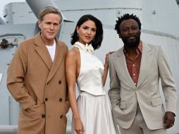 Cary Elwes, Eiza González y Babs Olusanmokun. AFP/K. Green