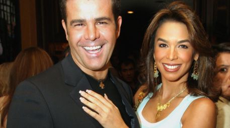 Eduardo Capetillo y Bibi Gaytán son uno de los matrimonios más queridos del espectáculo. EFE/ARCHIVO