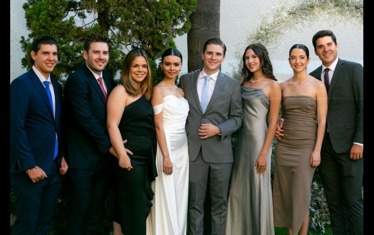 Diego y Mauricio García de la Vega, Sonia Fernández, Estefanía Barrera, Andrés y Fernanda García de la Vega, Majo Morfín y Rodrigo García de la Vega . GENTE BIEN JALISCO/ Jorge Soltero