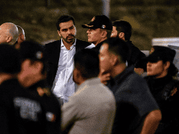 El candidato presidencial del opositor Movimiento Ciudadano (MC), Jorge Máynez (camisa blanca) en la zona donde se desplomó un templete durante un acto político de su partido. EFE / M. Sierra