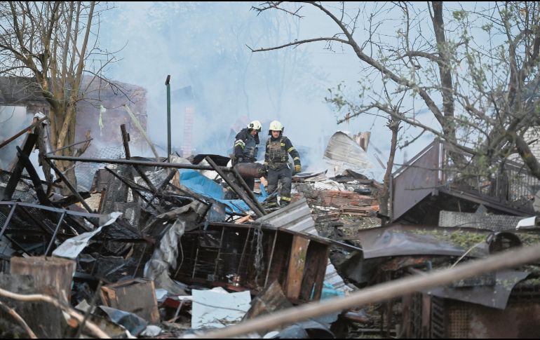 Aparatos sobrevolaron y lanzaron proyectiles en la comunidad de Kharkiv en Ucrania, lo que puso en alerta a otros países. AFP/S. Bobok