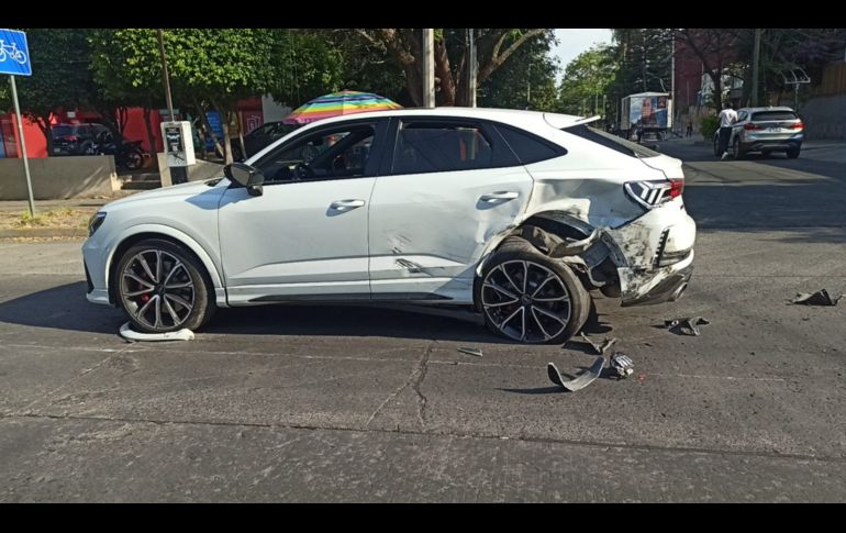 Los policías municipales de Guadalajara fueron alertados del robo e iniciaron la persecución por toda avenida México. CORTESÍA