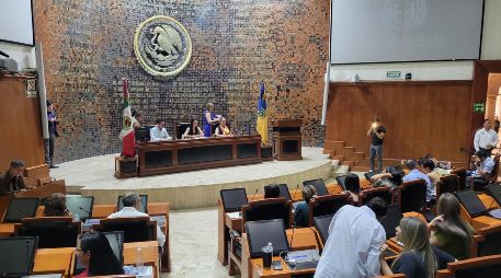 A las afueras del Congreso del Estado, integrantes del Frente Nacional contra Violencia Vicaria siguieron en huelga de hambre luego que fuera iniciada desde el pasado jueves. EL INFORMADOR/ M. Hernández.