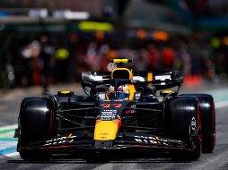 Checo Pérez se metió al Top-10 en la última prueba libre en España. EFE/ S. Wu