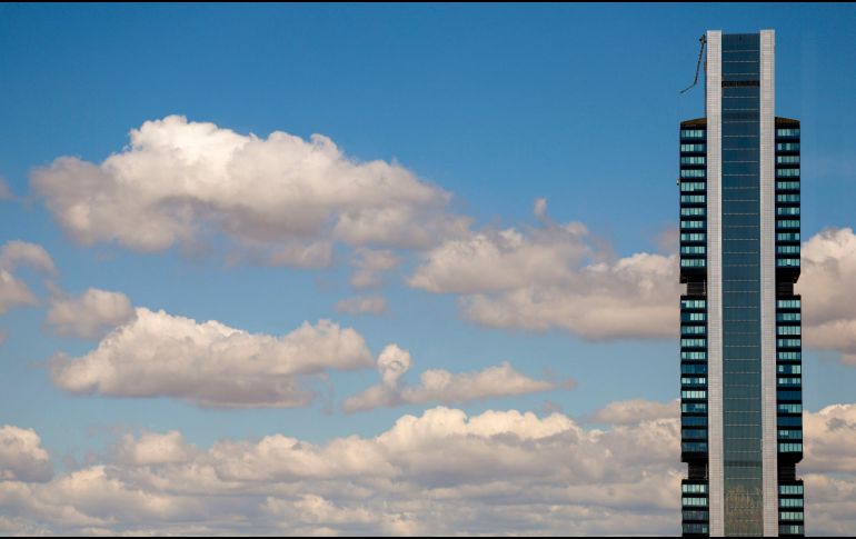 Para que se formen las nubes cumulonimbus se necesita que haya mucha humedad en el ambiente, una masa inestable de aire caliente, y fuerza para que la humedad suba al cielo. EFE / ARCHIVO