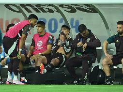 El mediocampista Edson Álvarez sufrió un malestar muscular durante el partido ante Jamaica. IMAGO7