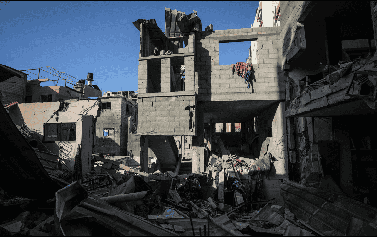 Casa destruida durante la noche en el campamento de refugiados de Maghazi, en la Franja de Gaza el 25 de junio del 2024. EFE / Fotografía de M. Saber