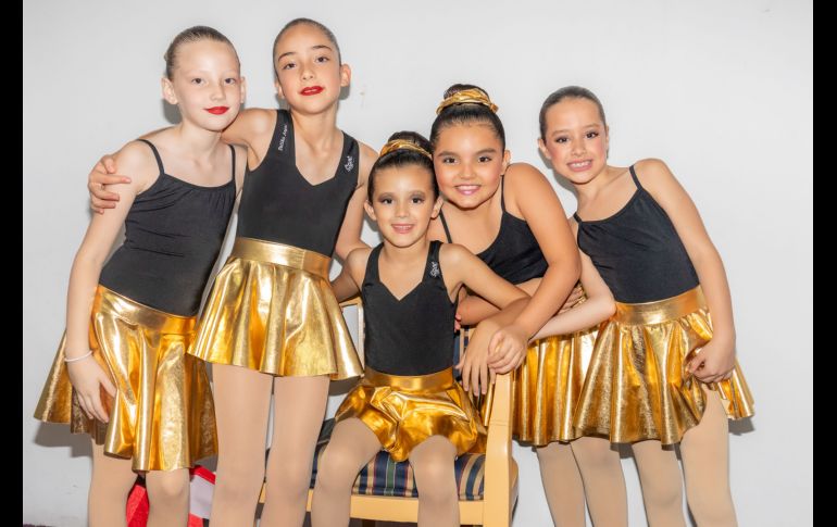 Tessa Robles, Natalia Patiño, María Robles, Camila Natalia García y  Ximena González. GENTE BIEN JALISCO/ Jorge Soltero