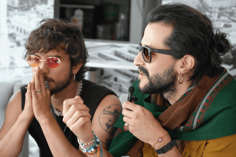 Santiago Jiménez (D) asegura que Nasa Histoires tiene un 