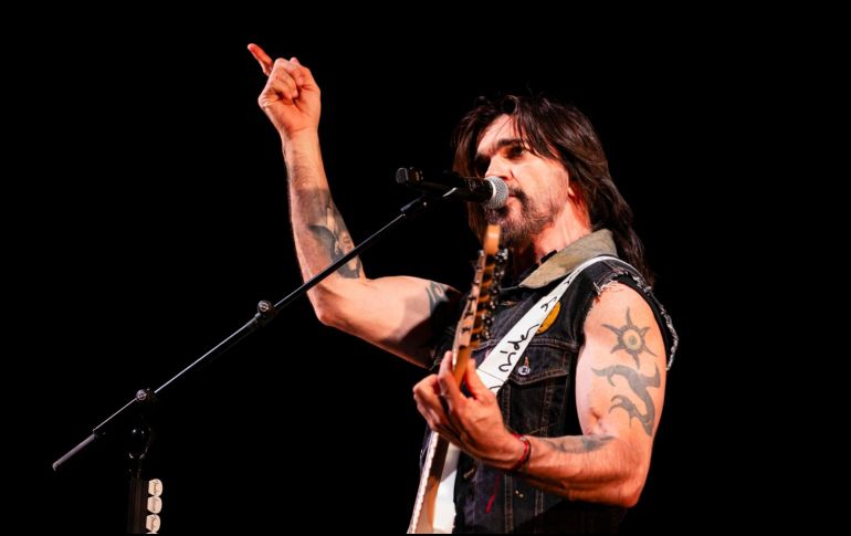 Juanes conquista Málaga en el inicio de su gira en España; también visitará Barcelona, Madrid, Gran Canaria y Pontevedra. EFE/ Carlos Díaz