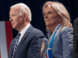 Jill Biden ha compartido casi medio siglo de vida con el presidente y es su confidente, su ancla, y quien más le ha animado en los últimos días a continuar con su campaña por la reelección. AFP / ARCHIVO