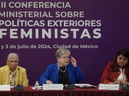 La canciller mexicana Alicia Bárcena las senadoras Olga Sánchez Cordero y Marcela Mora Arellano, participan en la clausura de la III Conferencia Ministerial sobre Políticas Exteriores Feministas, este miércoles en Ciudad de México. EFE/ I. Esquive.