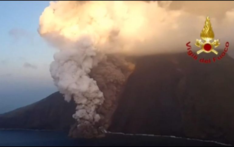 La inesperada erupción del volcán en 2019 dejo una víctima mortal.  ESPECIAL / YOUTUBE /  Le Figaro Actualités