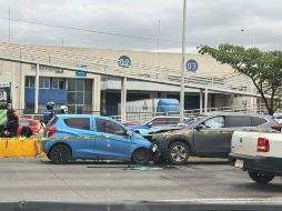 Las personas lesionadas presentan fracturas, las cuales ya están siendo atendidas por los servicios médicos municipales. ESPECIAL