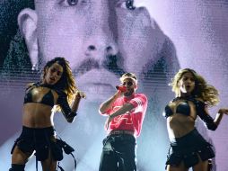 Durante su presentación en Sevilla, el cantante Manuel Turizo festejó la victoria de la “Furia Roja” sobre Inglaterra en la Eurocopa 2024. EFE/ Raúl Caro