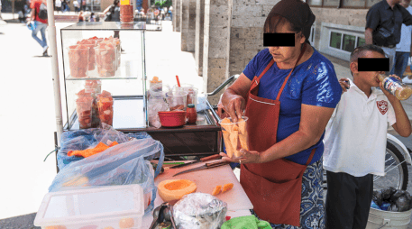 Si las frutas no se lavan bien, pueden causar diarrea, dolor de estómago o calambres, náuseas, vómitos, fiebre, dolor de cabeza y dolores musculares. EL INFORMADOR / ARCHIVO