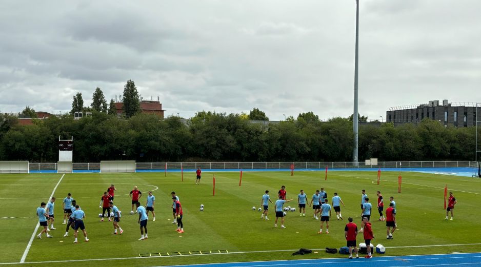 La Selección española entrena previo a su partido de hoy contra Uzbekistán. EFE/O. Maya