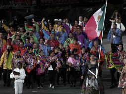 Delegación olímpica de México en el desfile de Londres 2012. Durante el evento los atletas suelen vestir diseños alusivos a la cultura de su país. NOTIMEX/Archivo