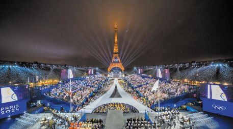 La torre Eiffel fue la protagonista de la inauguración de los Juegos Olímpicos París 2024. AFP