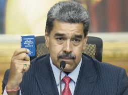 El presidente de Venezuela dio 72 horas para salir de su país a los funcionarios de otros países que externaron su desacuerdo por su triunfo. AP