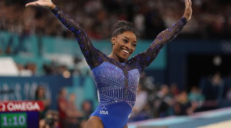 Simone Biles se colocó a la altura de las legendarias, Larysa Latynina y Vera Caslavska, hasta ahora las únicas dobles campeonas olímpicas. EFE / T. Suárez