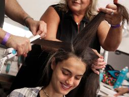 El vinagre además de aclarar el cabello también ofrece una serie de beneficios para la salud de tu melena. AP / ARCHIVO