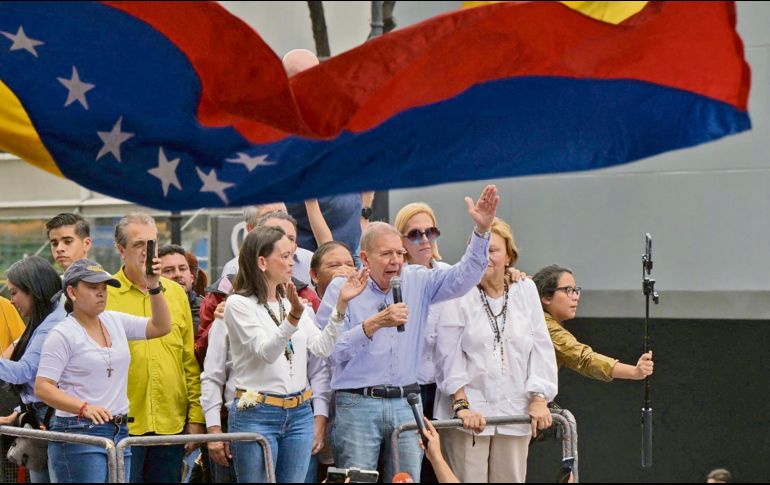 Edmundo González Urrutia, encabezando una protesta postelectoral contra el régimen chavista, tiene ahora el importante respaldo de Estados Unidos. AFP