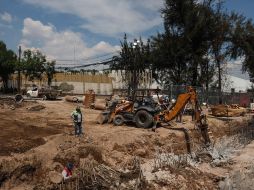 El socavón registrado en la avenida López Mateos, cerca de su cruce con Periférico Sur, provocó el colapso de la vialidad en el sur de la ciudad. EL INFORMADOR / J. Urrutia