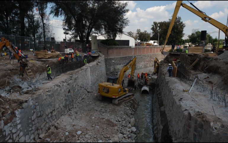 El socavón, de más de seis metros de profundidad, 10 metros de largo y 4 de ancho, fue ocasionado por las fuertes lluvias. EL INFORMADOR / J. Urrutia