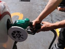 Al momento de llenar el tanque de tu vehículo, es importante tener en cuenta factores como el costo del combustible, asegurarte de que te proporcionen la cantidad exacta, la calidad del servicio del personal y el buen estado de las instalaciones. EL INFORMADOR / ARCHIVO