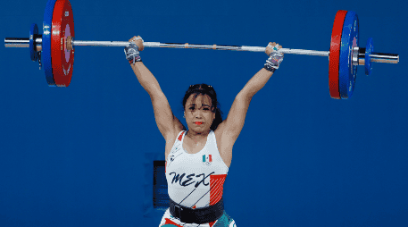 JANETH GÓMEZ. Hace 16 años se enamoró de la halterofilia viendo los Juegos Olímpicos de Beijing, pero esta mañana fue ella quien subió a la tarima de París 2024. EFE / M. Irham