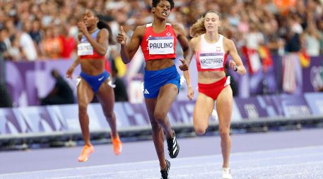 A pesar de correr en una pista mojada, nada ni nadie pudo detener la zancada huracanada de Paulino. EFE/F. Robichon