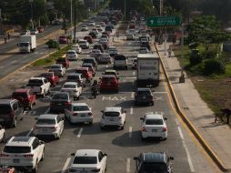 Pese a la rehabilitación, las personas aseguran que la carga vehicular es la misma que se tenía antes de que se derrumbara la avenida. EL INFORMADOR/ J. Urrutia