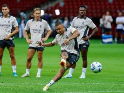 Todo apunta a que Mbappé tendrá su debut con el Real Madrid esta tarde. Su titularidad y posición específica aún no están definidas. EFE/Mariscal