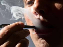 De acuerdo con la Encuesta global de Tabaquismo en Adultos 2023, el número de usuarios de vapeadores aumentó de 975 mil a 2.1 millones de 2019 a 2023. AFP  / ARCHIVO