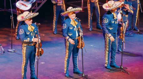 El Mariachi Nuevo Tecalitlán cerró el evento llenando el recinto con su sentimiento y algarabía. EL INFORMADOR/ H. Figueroa