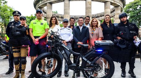 Entregaron equipamiento y vehículos a las y los policías tapatíos, entre los cuales se encuentran 40 bicicletas eléctricas. EL INFORMADOR / A. NAVARRO