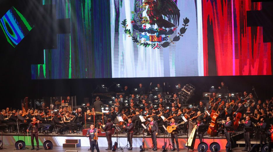 La espectacular velada contó con la participación del Mariachi Internacional CHG y de la Orquesta Filarmónica de Jalisco. EL INFORMADOR/ H. Figueroa