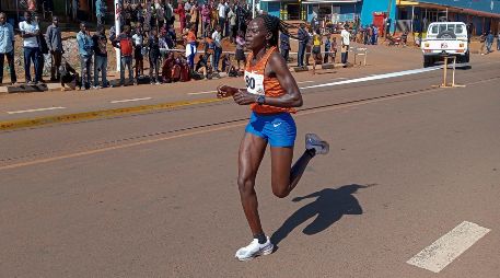 Rebecca Cheptegei no pudo recuperarse de las fuertes quemaduras y falleció durante su tratamiento en un hospital de Kenia. AP / ARCHIVO