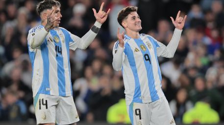 Alexis Mac Allister, Julián Álvarez y Paulo Dybala marcaron los goles el jueves en el estadio Monumental de Buenos Aires. EFE.