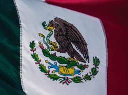 A través de sus transformaciones, la bandera ha permanecido como un símbolo de la identidad y la historia de México. Especial / Pexels